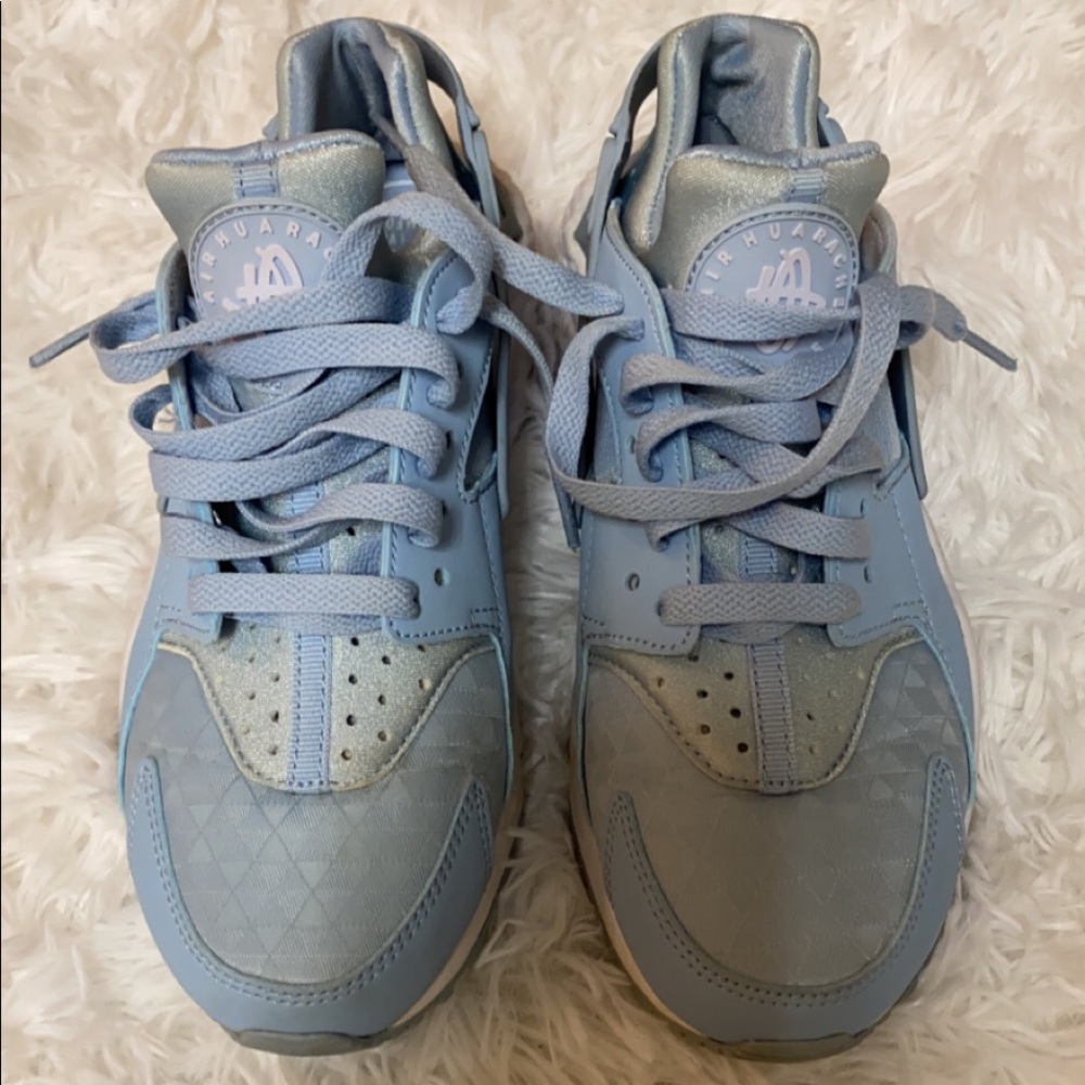 Women’s US size 6 baby blue air huaraches
